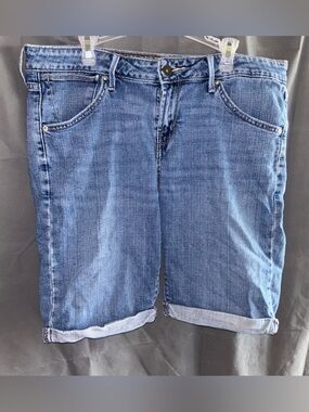 Levi’s 545 Shorts Womens 10 Blue Denim Jean Bermuda Rolled Cuff Stretch Low Rise